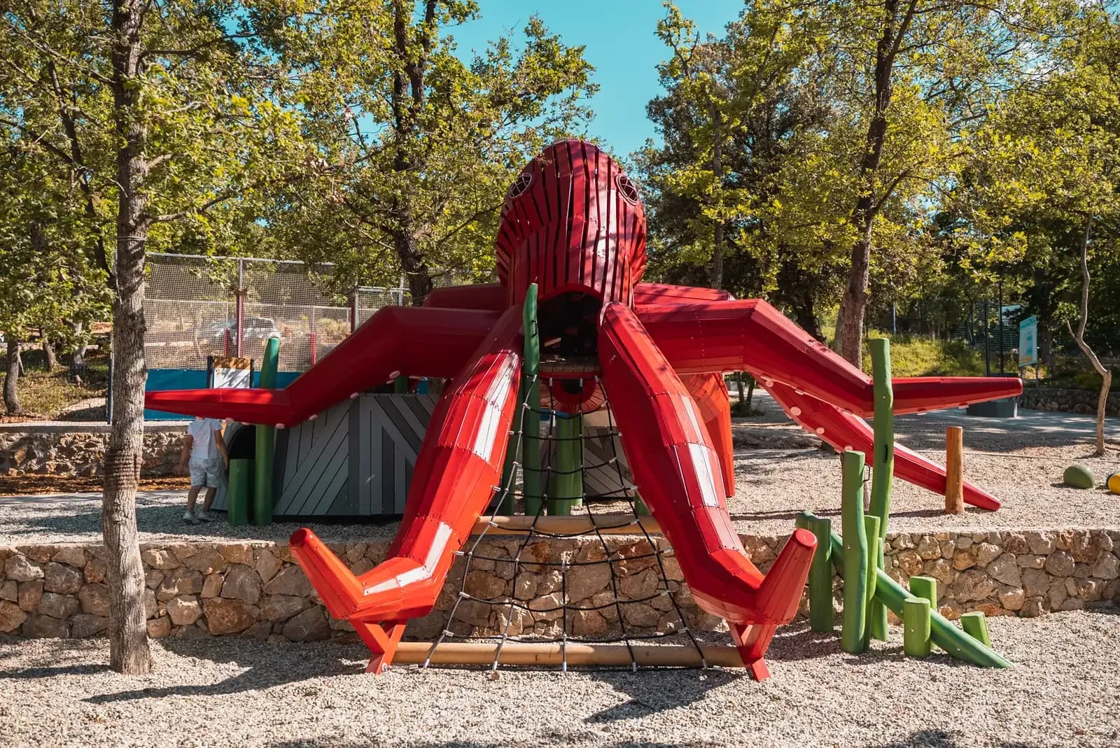 Front view of the red octopus structure at Glavotok, showing the rope net entry into its interior.